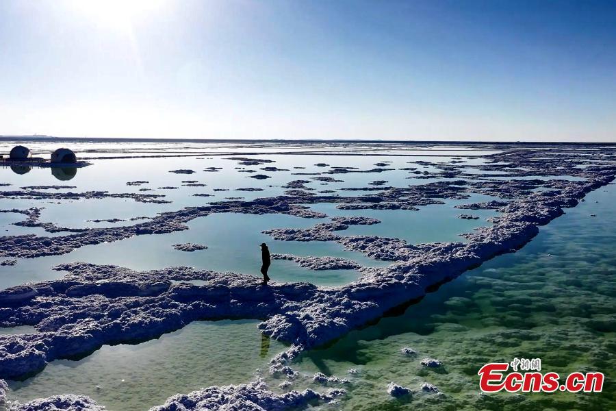 Αλυκή Qarhan: σμαραγδένια πράσινη το φθινόπωρο