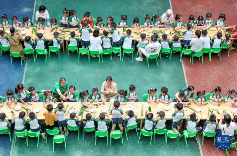 Ζυμαρικά φτιαγμένα σε όλη την Κίνα για το Φεστιβάλ του Σκάφους του Δράκου