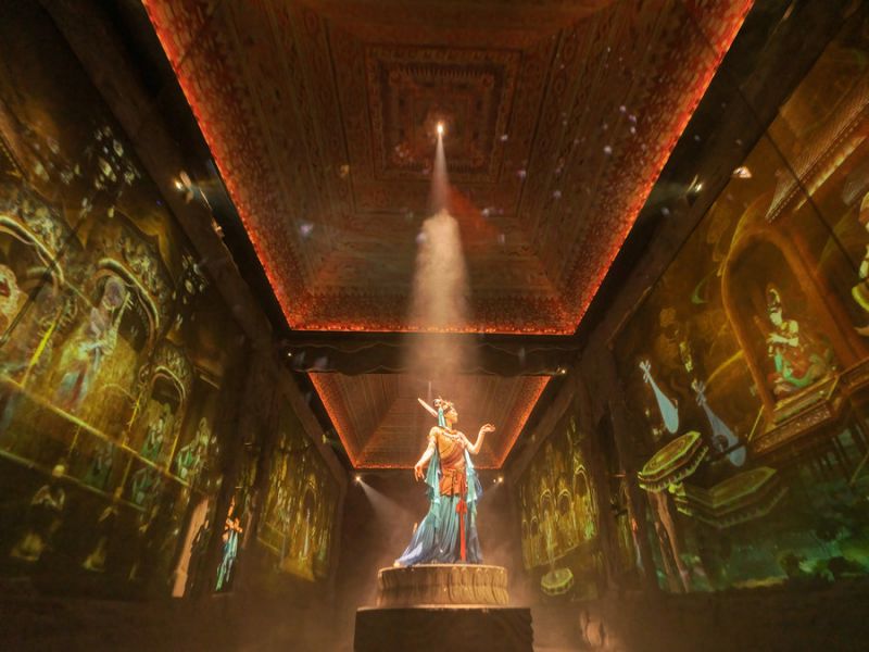 Διαδραστική παράσταση ζωντανεύει τις τοιχογραφίες των Σπηλαίων Μογκάο