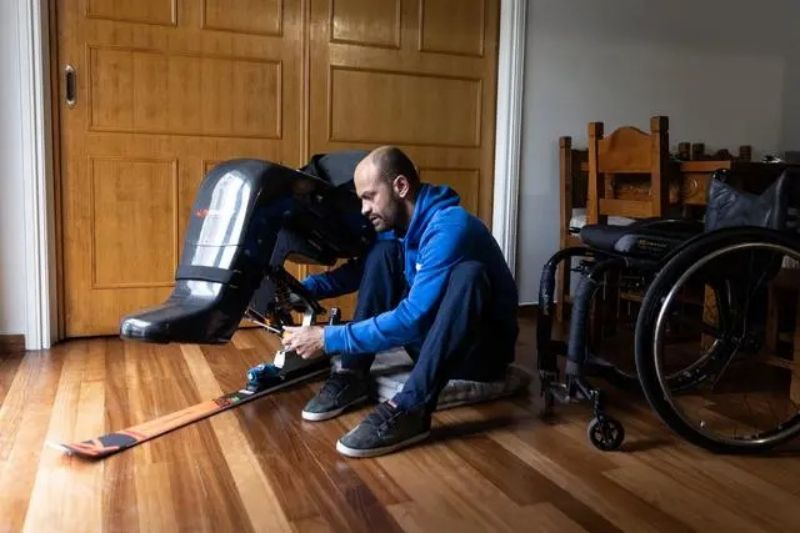 Λαμβάνει δωρεάν εξατομικευμένο καθιστό σκι: Tο όνειρο του Έλληνα παραθλητή δεν είναι πια μακριά