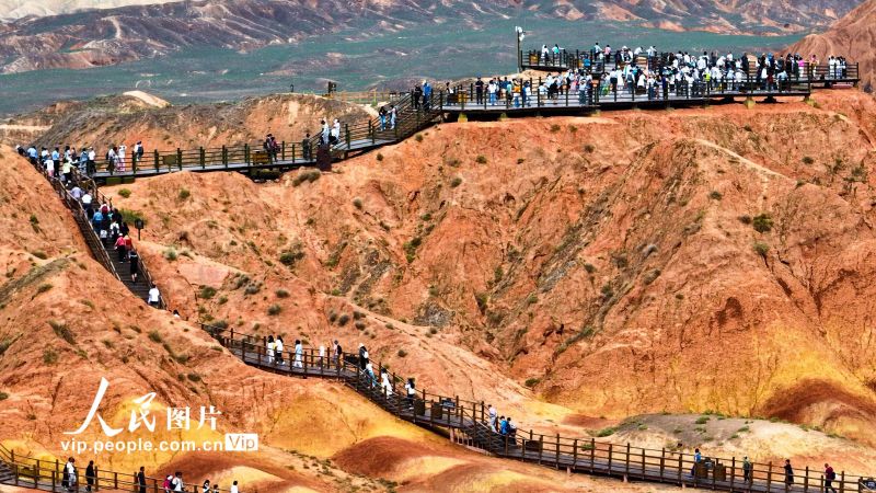 Τζανγκγιέ, Γκανσού: O φανταστικός Δρόμος του Μεταξιού και το πολύχρωμο Βουνό του Ουράνιου Τόξου
