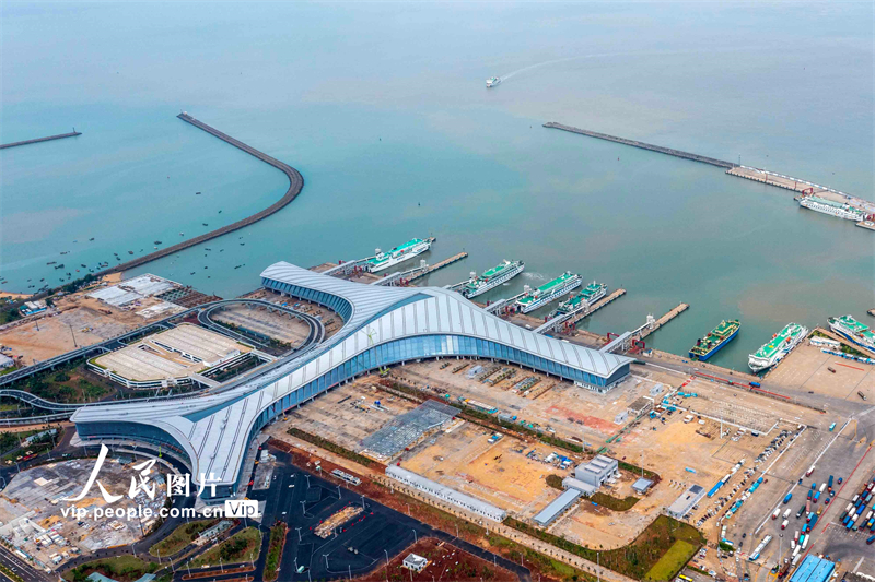 Το έργο της περάτωσης του πολυλειτουργικού κόμβου μεταφορών στο νέο λιμάνι της πόλης Χαϊκόου στην επαρχία Χαϊνάν εξελίσσεται κανονικά