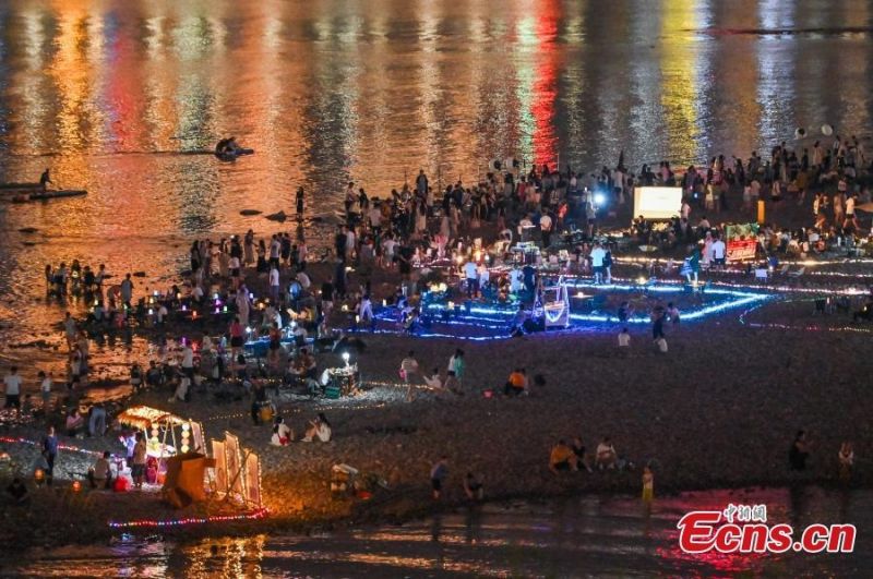Η πόλη Τσονγκτσίνγκ πρωτοστατεί στην νυχτερινή οικονομική ανάπτυξη