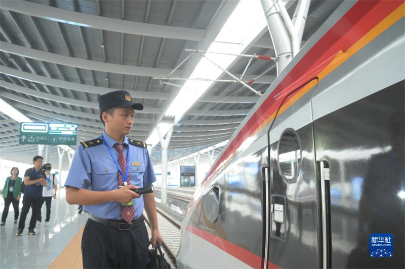 Το έξυπνο τρένο «Fuxing» κάνει το ντεμπούτο του στον σιδηρόδρομο υψηλής ταχύτητας Φουζόου-Σιάμεν