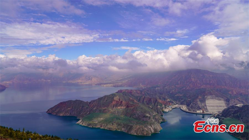 Φθινοπωρινό τοπίο στο Εθνικό Γεωπάρκο Κανμπούλα στο Τσινγκχάι