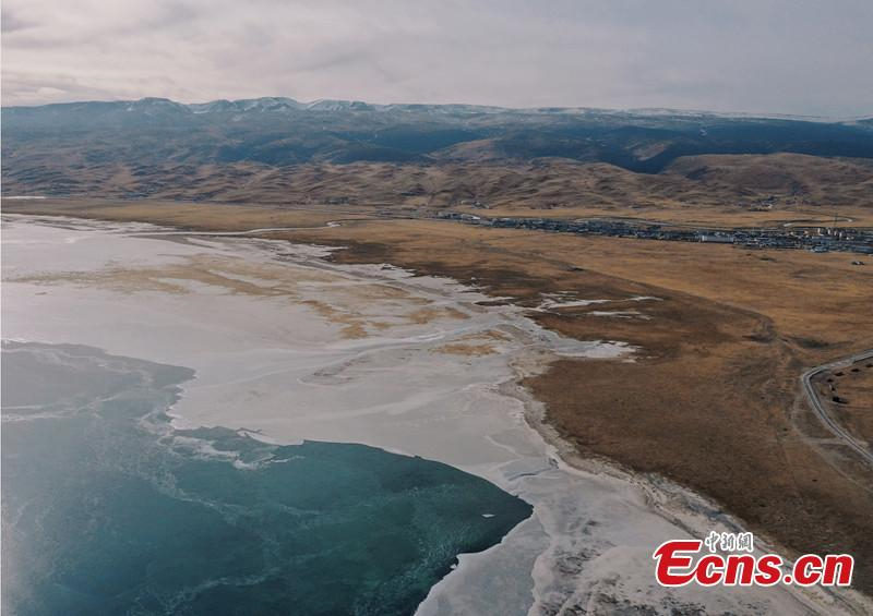 Η λίμνη Τσινγκχάι εισέρχεται σε περίοδο ψύχους