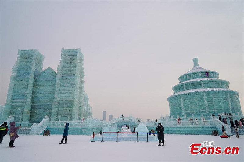Το «Frozen» της Disney ενθουσιάζει τους επισκέπτες στο Χαρμπίν