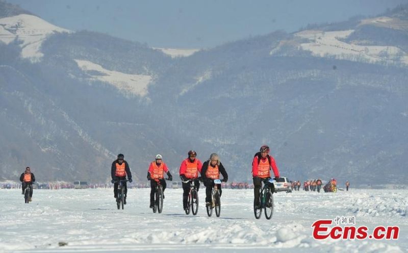Ο μαραθώνιος πατινάζ στον πάγο στην επαρχία Τζιλίν σημείωσε ρεκόρ Γκίνες