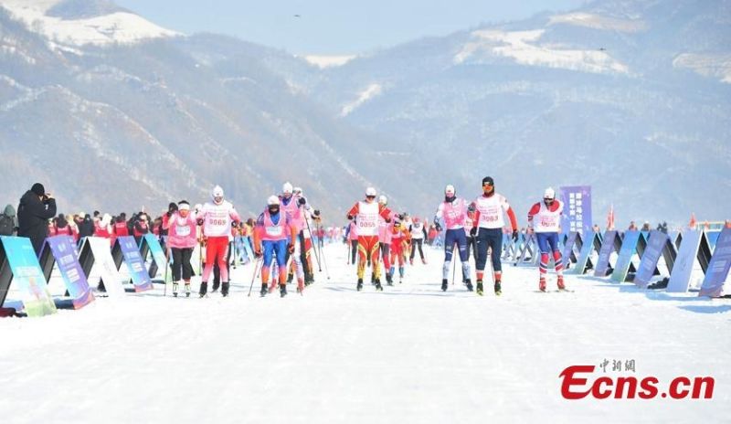 Ο μαραθώνιος πατινάζ στον πάγο στην επαρχία Τζιλίν σημείωσε ρεκόρ Γκίνες