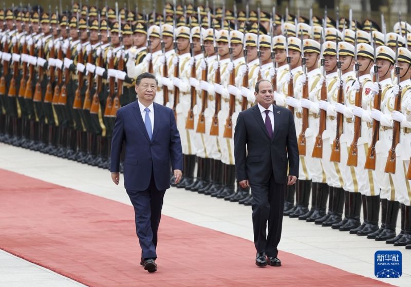 Ο Σι Τζινπίνγκ έχει συνομιλίες με τον Αιγύπτιο Πρόεδρο