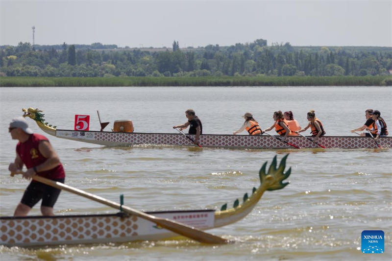 Αγώνας με βάρκες σε σχήμα δράκου στην Ουγγαρία