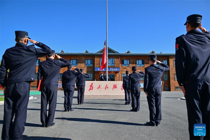 Το αστυνομικό τμήμα βοηθά στην επίλυση των προβλημάτων των τουριστών εν μέσω τουριστικής έκρηξης στη γραφική περιοχή Κανάς