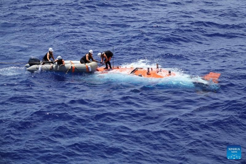 Το επανδρωμένο κινέζικο υποβρύχιο βαθιάς θάλασσας Τζιαολόνγκ ολοκληρώνει την 300ή κατάδυσή του