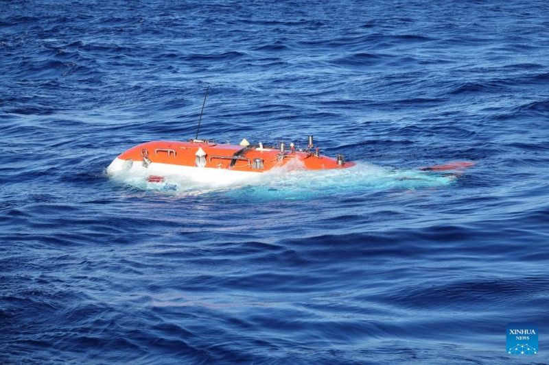 Το επανδρωμένο κινέζικο υποβρύχιο βαθιάς θάλασσας Τζιαολόνγκ ολοκληρώνει την 300ή κατάδυσή του