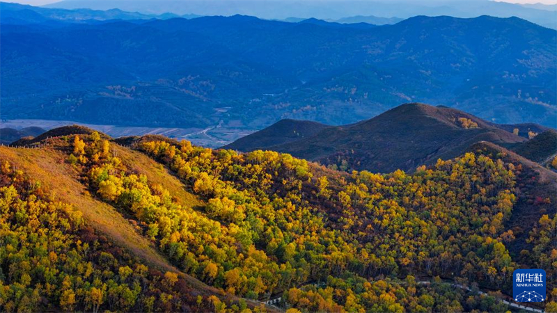 Πετάξτε πάνω από τα μεγάλα ποτάμια και τα βουνά