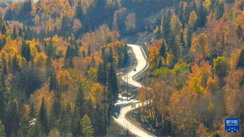 Πετάξτε πάνω από τα μεγάλα ποτάμια και τα βουνά