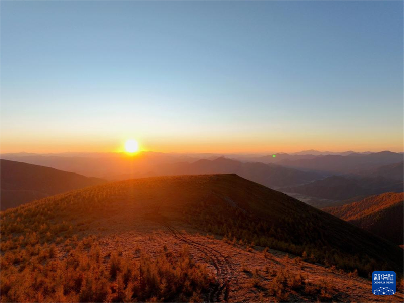 Πετάξτε πάνω από τα μεγάλα ποτάμια και τα βουνά