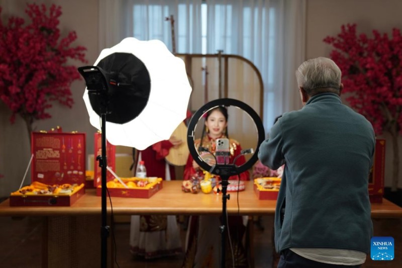 [Φωτορεπορτάζ] - 6η Παγκόσμια Σύνοδος Κορυφής για τα Μέσα Ενημέρωσης στη Σιντζιάνγκ