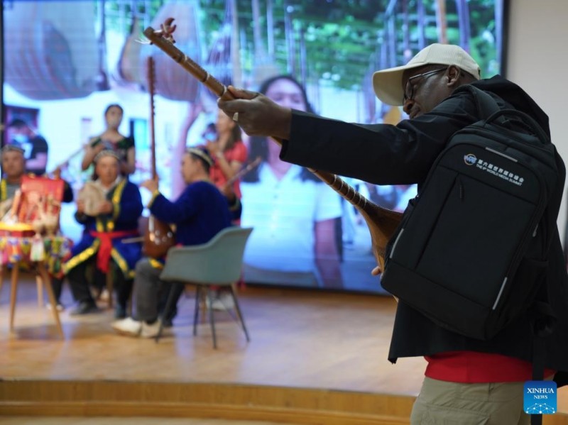 [Φωτορεπορτάζ] - 6η Παγκόσμια Σύνοδος Κορυφής για τα Μέσα Ενημέρωσης στη Σιντζιάνγκ