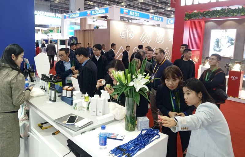 Στο Ελληνικό περίπτερο στην CIIE: «Εκεί που η ιστορία συναντά την καινοτομία»