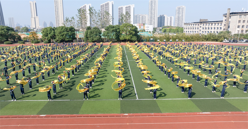 Στην πόλη Ναντσάνγκ της επαρχίας Τζιανγκσί η πολύχρωμη άυλη πολιτιστική κληρονομιά εισέρχεται στα σχολεία