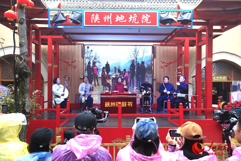 Παράσταση Όπερας Σααντζόου Γκονγκ και Ντραμ