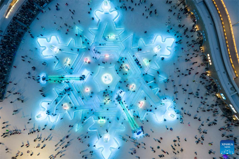 [Φωτορεπορτάζ] Άνοιξε η φημισμένη «Πόλη του Πάγου» στο Χαρμπίν της βορειοανατολικής Κίνας