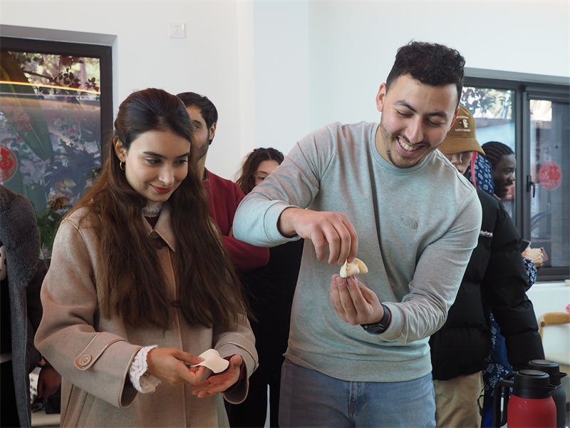 Οι διεθνείς φοιτητές βιώνουν τη χαρά του «κινεζικού νέου έτους» στο Πεκίνο