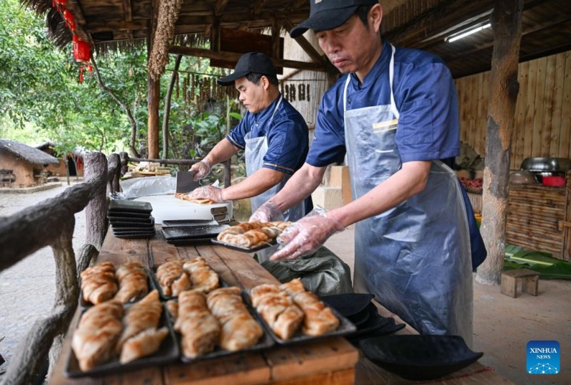Τη φιλοξενία της εθνοτικής ομάδας των Λι απόλαυσαν οι επισκέπτες της περιοχής