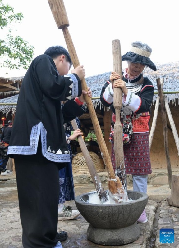 Τη φιλοξενία της εθνοτικής ομάδας των Λι απόλαυσαν οι επισκέπτες της περιοχής