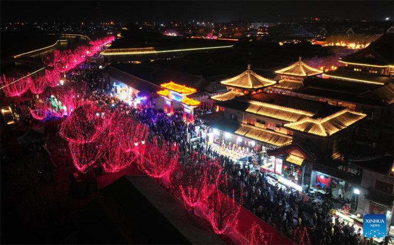 Πλήθος τουριστών στην αρχαία πόλη της Τιαντζίν εν μέσω των εορτασμών του Κινεζικού Νέου Έτους