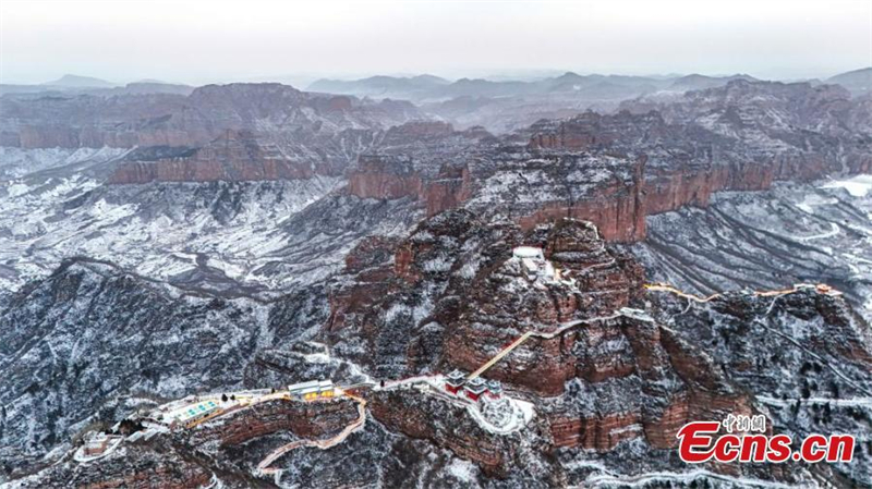 Μαγευτικό το χιονισμένο τοπίο των βουνών Ταϊχάνγκ
