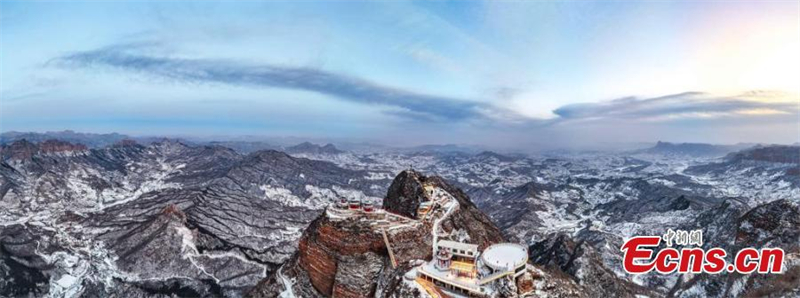 Μαγευτικό το χιονισμένο τοπίο των βουνών Ταϊχάνγκ