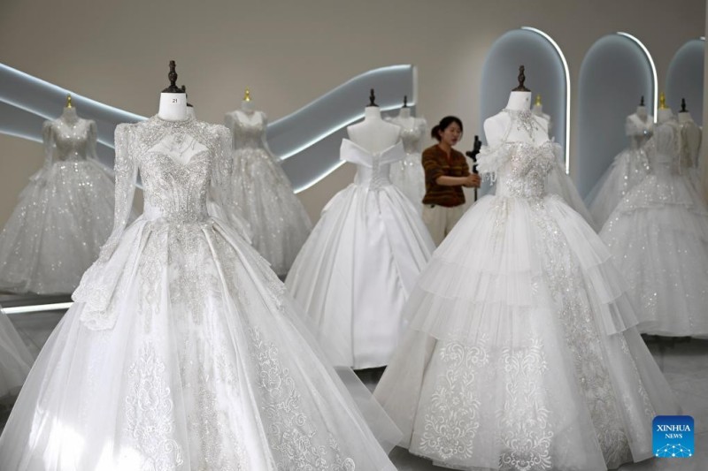 Η Βιομηχανία Νυφικών στην Dingji, Επαρχία Anhui: Μια Ματιά στην Ανάπτυξή της