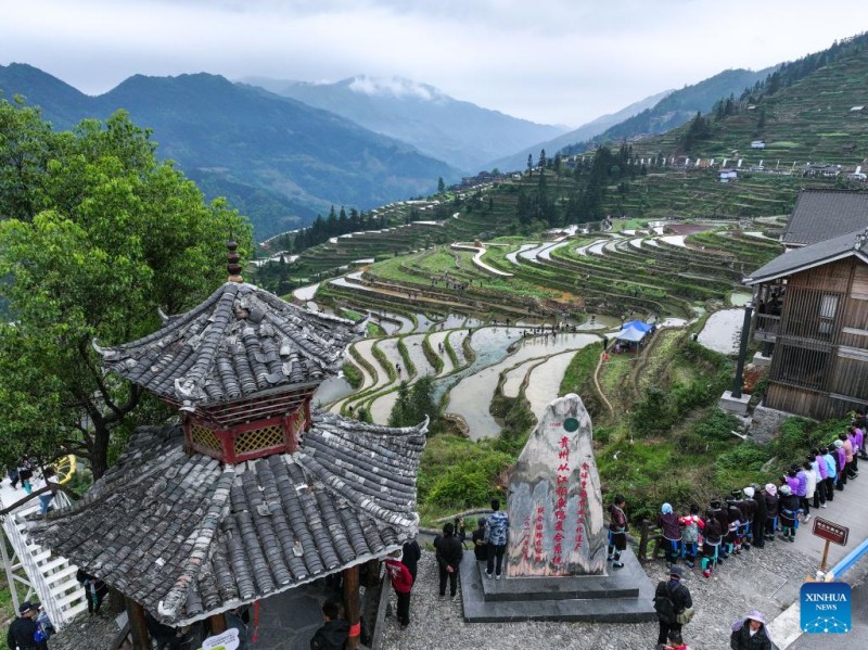 Διάφορες πολιτιστικές εκδηλώσεις πραγματοποιήθηκαν σε αναβαθμίδες στην Κονγκτζιάνγκ, Γκουϊτζού