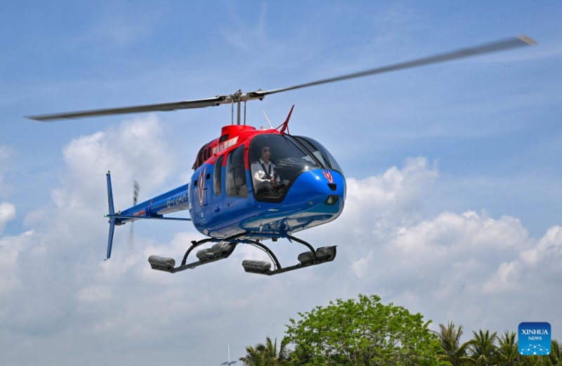 Οι τουριστικές δραστηριότητες χαμηλού υψομέτρου γίνονται προσέλκυσαν τους επισκέπτες τουρίστες στην Χαϊνάν της Κίνας