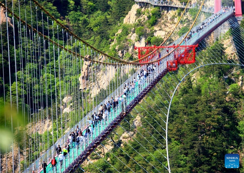 Η έκρηξη ταξιδιών της Πρωτομαγιάς αναδεικνύει τη ζωτικότητα της κινεζικής κατανάλωσης