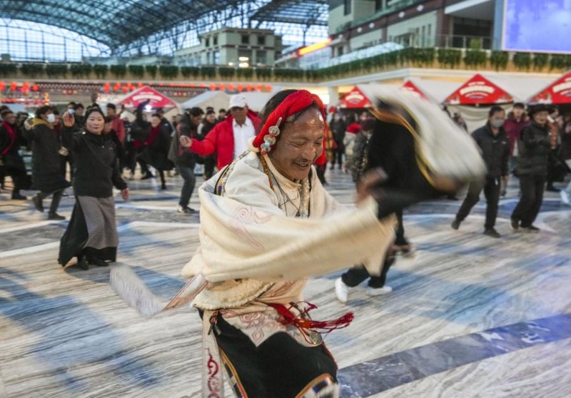 Η πόλη Ναγκτσού της Σιττζάνγκ προωθεί τον αστικό καλλωπισμό στη «στέγη του κόσμου»