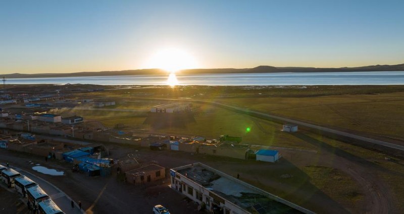 Η πόλη Ναγκτσού της Σιττζάνγκ προωθεί τον αστικό καλλωπισμό στη «στέγη του κόσμου»