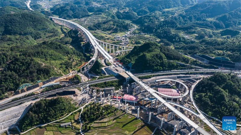 Σε εξέλιξη η κατασκευή του αυτοκινητόδρομου Γκουιγιάνγκ-Πινγκτάνγκ στην επαρχία Γκουϊτζού της Κίνας