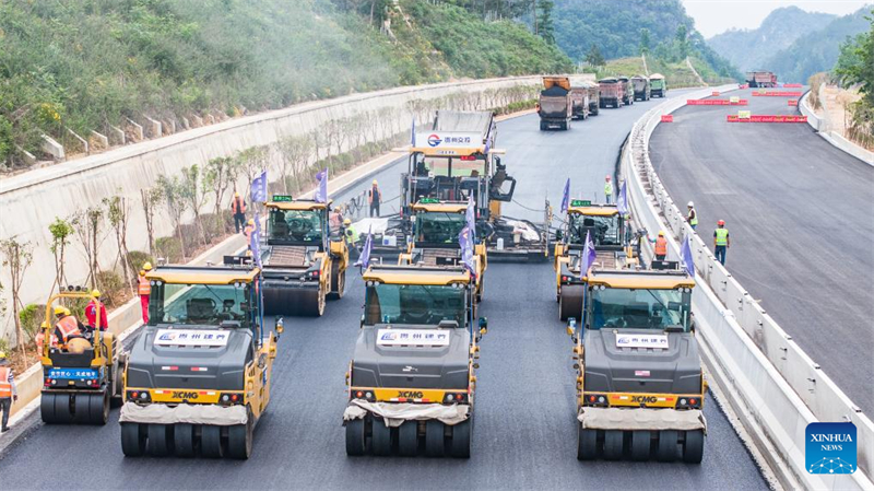 Σε εξέλιξη η κατασκευή του αυτοκινητόδρομου Γκουιγιάνγκ-Πινγκτάνγκ στην επαρχία Γκουϊτζού της Κίνας