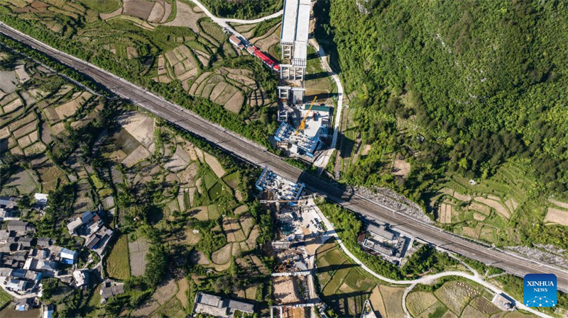 Σε εξέλιξη η κατασκευή του αυτοκινητόδρομου Γκουιγιάνγκ-Πινγκτάνγκ στην επαρχία Γκουϊτζού της Κίνας