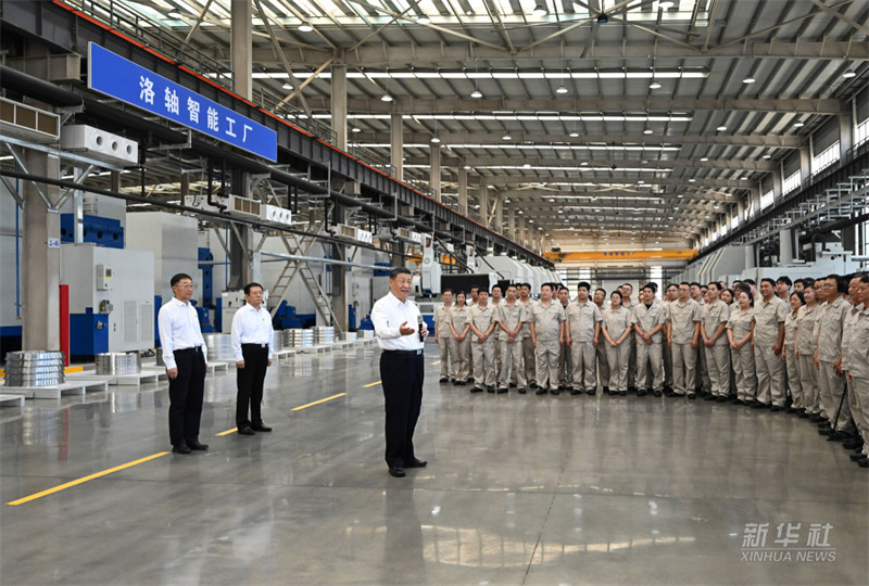 Ο Σι Τζινπίνγκ επιθεωρεί την πόλη Λουογιάνγκ στην κεντρική Κίνα