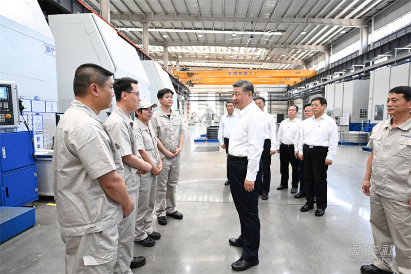 Ο Σι Τζινπίνγκ επιθεωρεί την πόλη Λουογιάνγκ στην κεντρική Κίνα