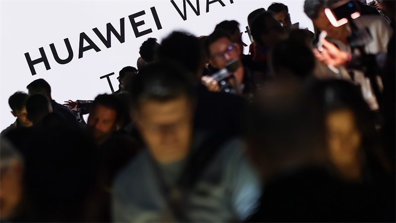 Ένα λογότυπο της Huawei σε μια παρουσίαση προϊόντος στο Βερολίνο της Γερμανίας, στις 15 Μαΐου 2025. /VCG