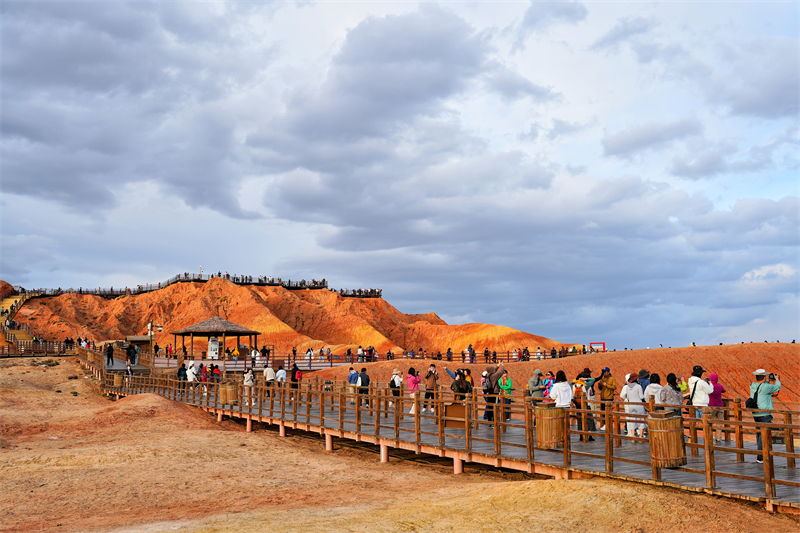 Επαρχία Γκανσού: Η πολύχρωμη Ντάνσια καλωσορίζει επισκέπτες