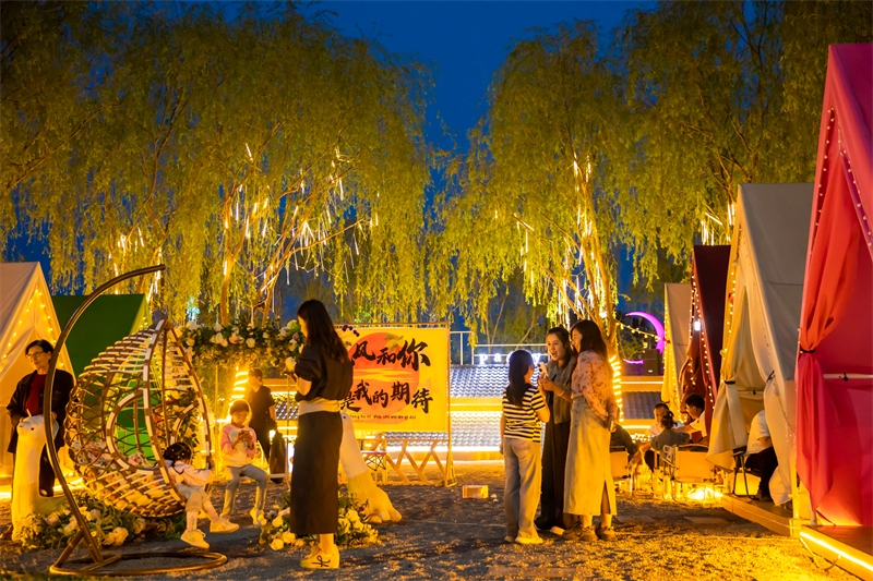 Επαρχία Γκανσού: Η κατασκήνωση ενισχύει τη νυχτερινή οικονομία