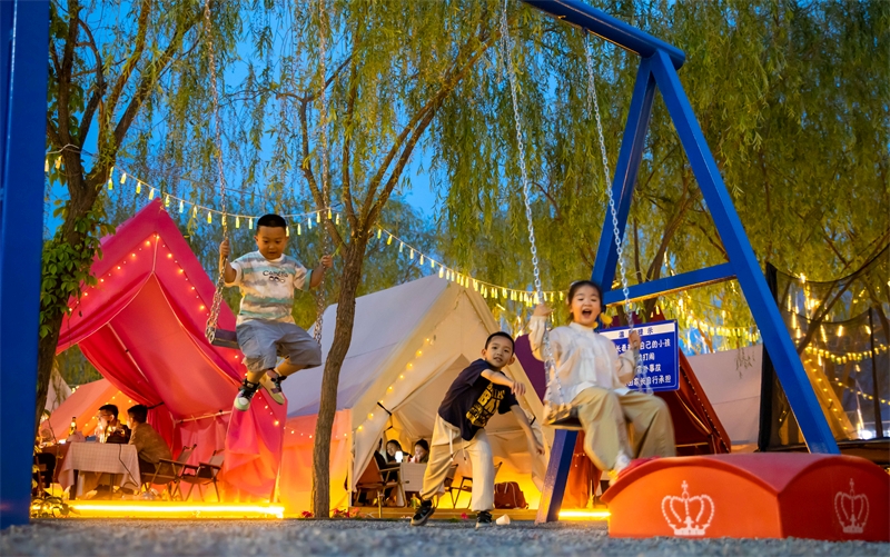 Επαρχία Γκανσού: Η κατασκήνωση ενισχύει τη νυχτερινή οικονομία