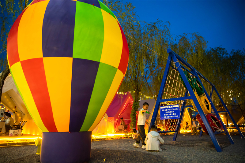 Επαρχία Γκανσού: Η κατασκήνωση ενισχύει τη νυχτερινή οικονομία