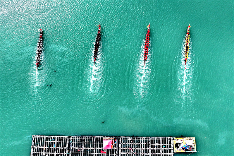 Επαρχία Φουτζιέν: Αγώνες με βάρκες σε σχήμα δράκου στη θάλασσα